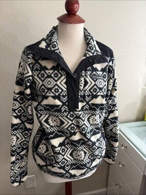 Columbia Black and White Geometric Fleece Pullover